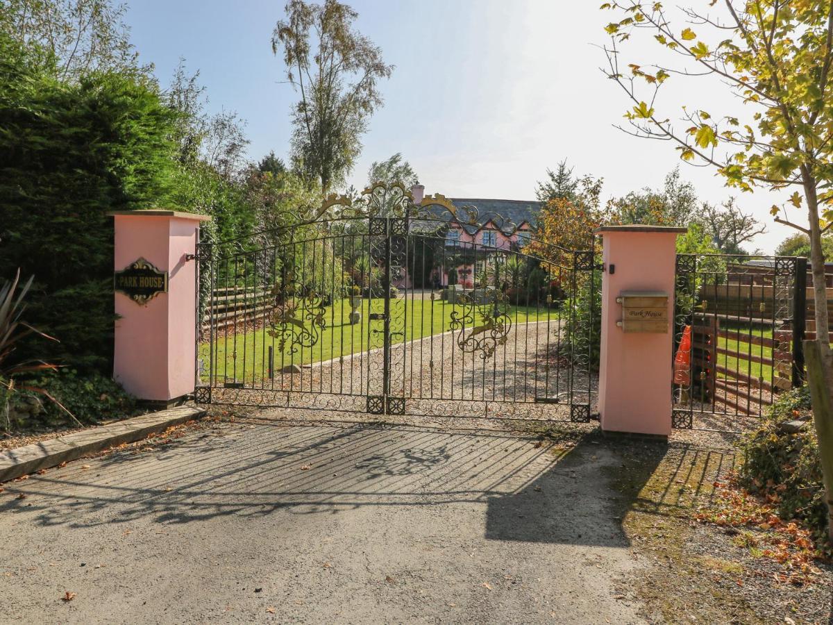 Park House Villa Llandrindod Wells Exterior photo